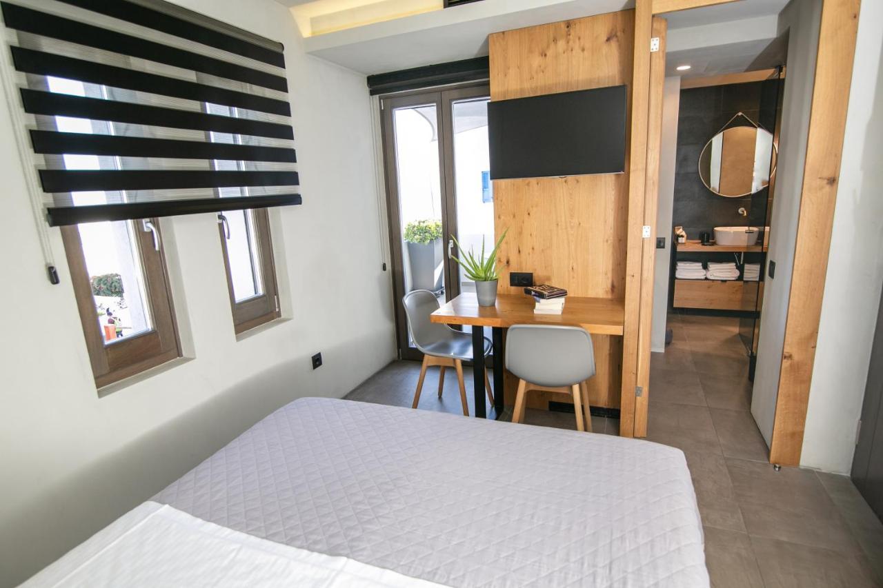 Marquise Suites - Adults Only Фира Екстериор снимка