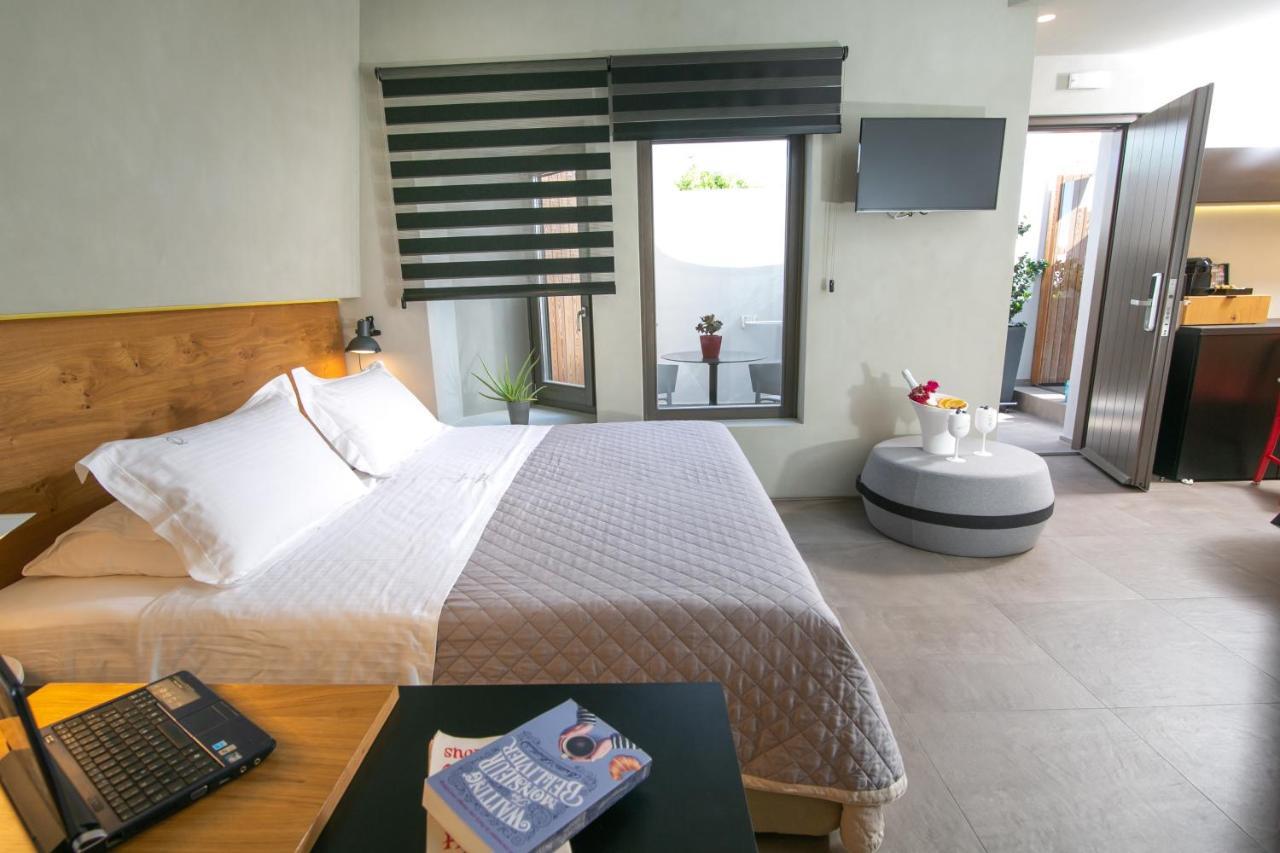 Marquise Suites - Adults Only Фира Екстериор снимка