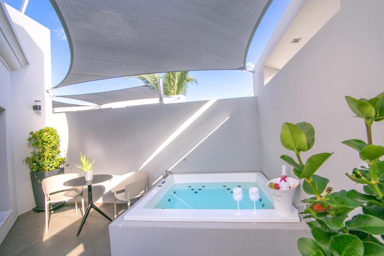 Marquise Suites - Adults Only Фира Екстериор снимка