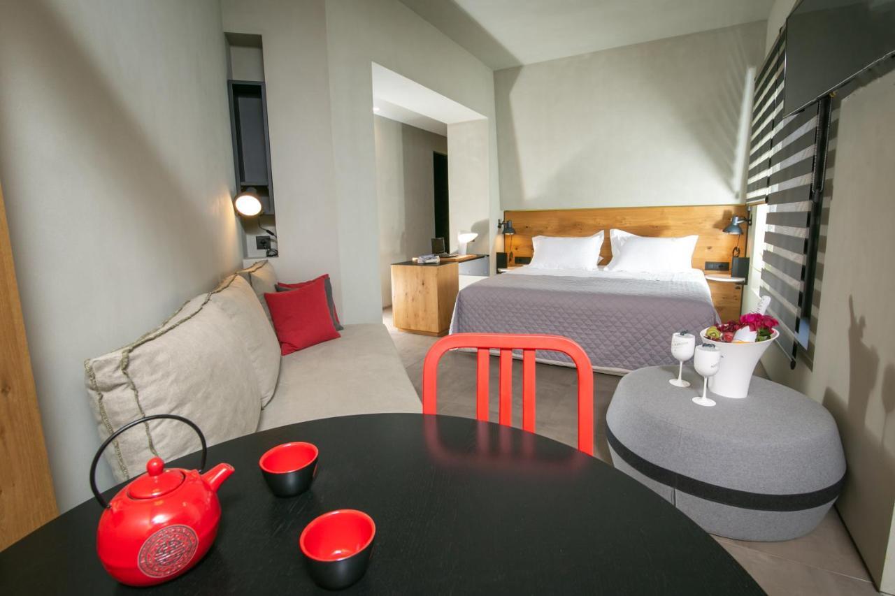 Marquise Suites - Adults Only Фира Екстериор снимка