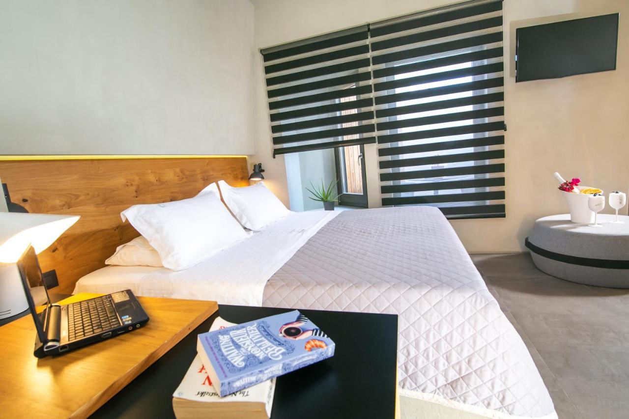 Marquise Suites - Adults Only Фира Екстериор снимка